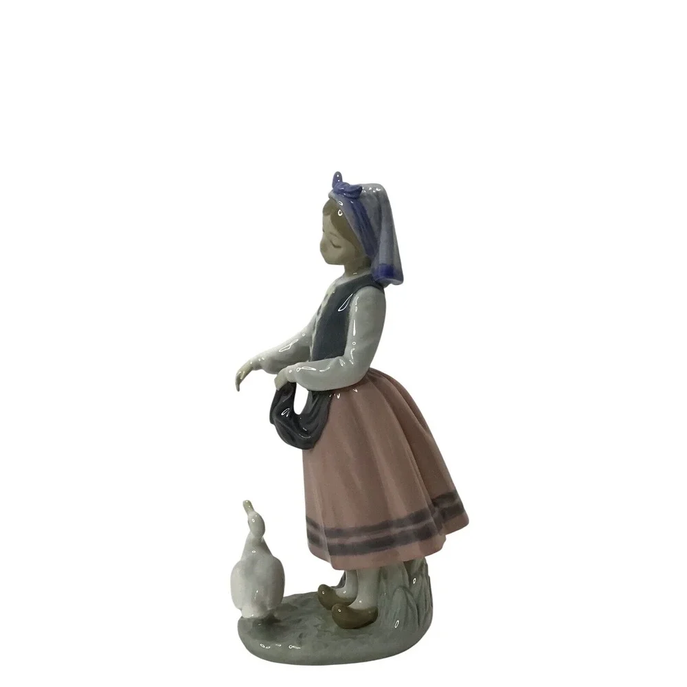 LLADRO Retired Porcelain Josefa‎ Feeding Duck Number 5201 Pink Gray Blue READ